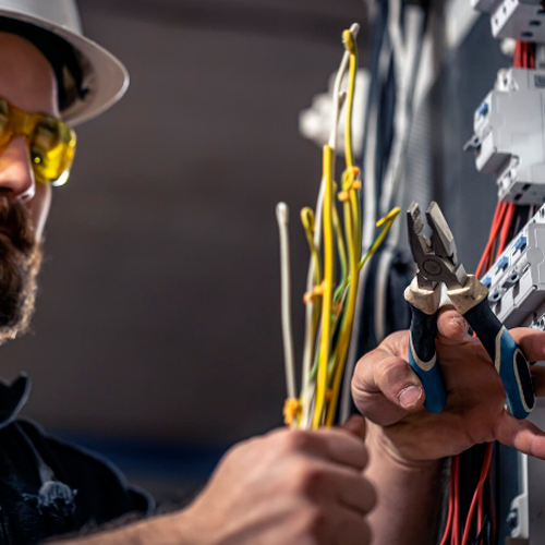 Слесарь-электромонтажник